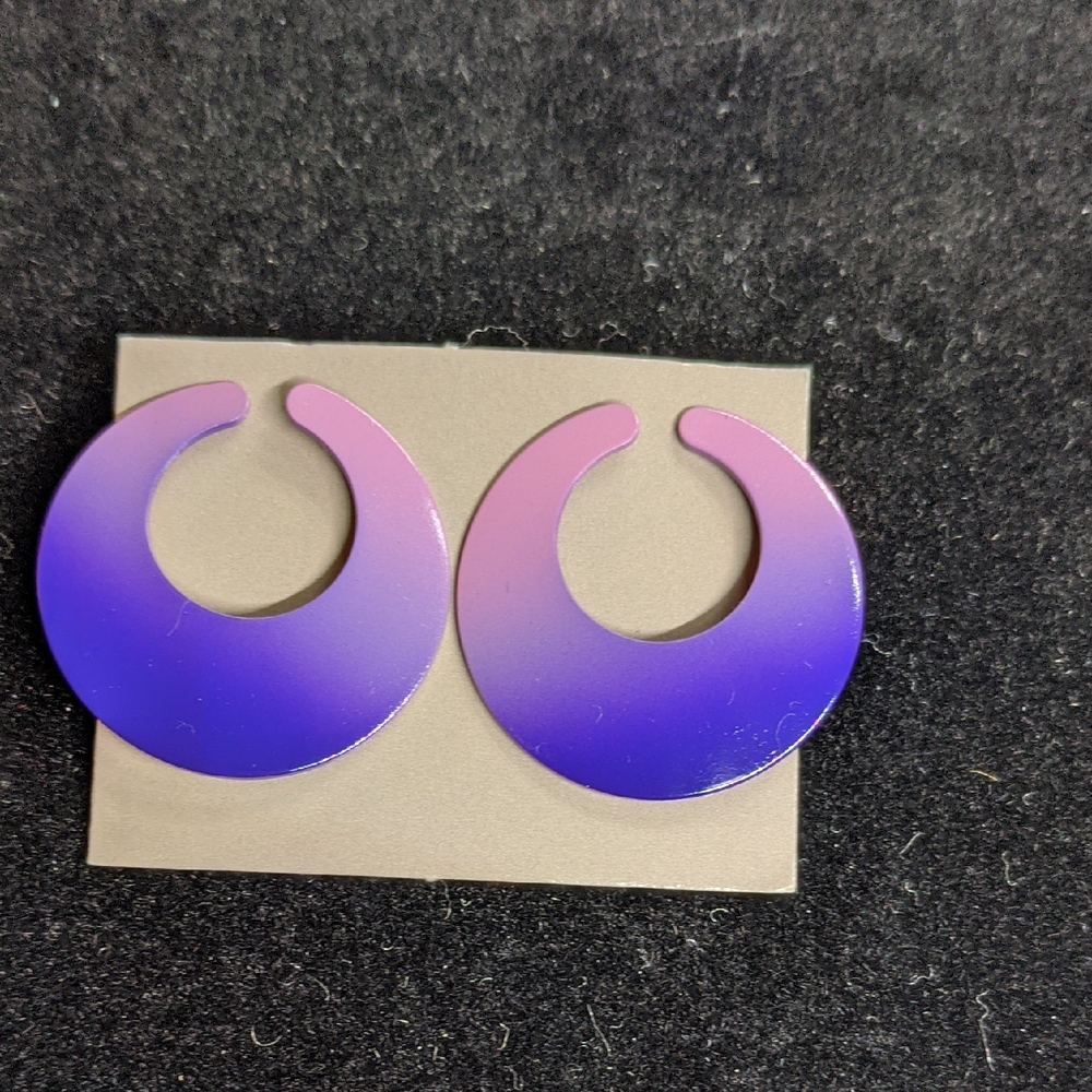 AVON Vintage Calypso Pierced Earrings, Passion Fruit Purple, NOS